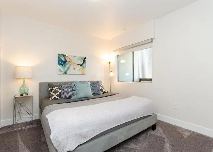 Luxury Penthouse In Prime Hollywood Location