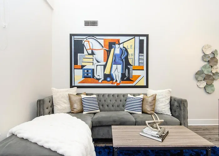 Luxury Penthouse In Prime Hollywood Location